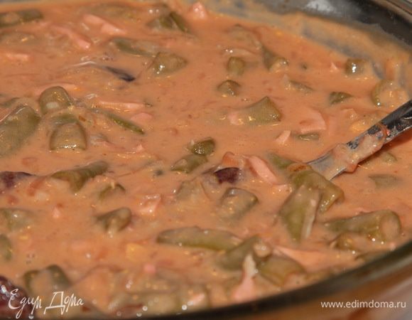 Перемешиваем и даем буквально несколько раз булькнуть. Выключаем огонь, накрываем крышкой и даем настояться минут 15.