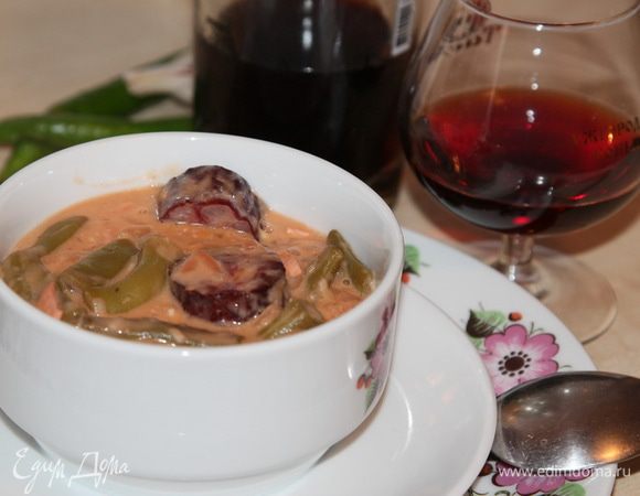 Паприкаш готов. Накрываем на стол, зовем всех желающих и смачного!