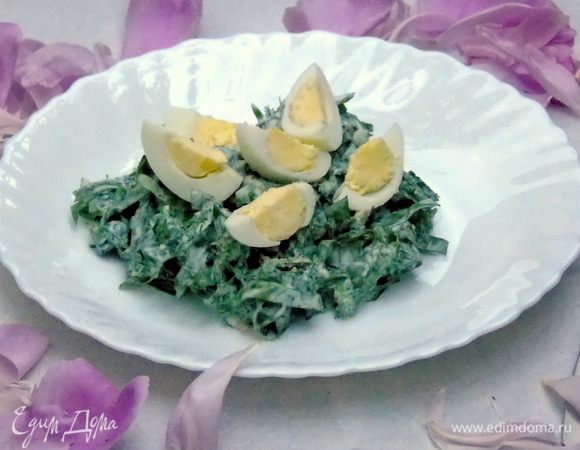 Выкладываем салат на тарелку и украшаем отварными перепелиными яйцами. Приятного  аппетита!!!