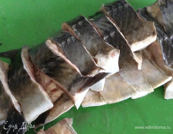 Посолить и оставить на 30-40 минут.