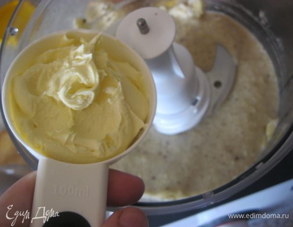 Добавить сметану. Опять взбить.
