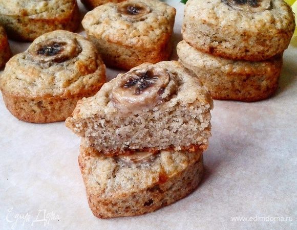 Приятного чае-кофе-пития :)
Кексы получаются очень нежными, немного влажными, пористыми и очень ароматными. Попробуйте :)
