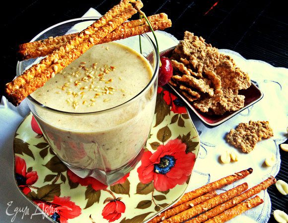 Разлить по стаканам, верх присыпать поджаренным кунжутом.