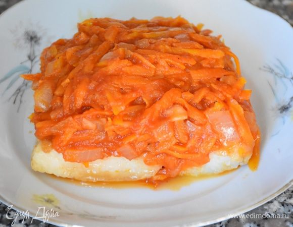 Кусочки рыбного филе разложить по тарелкам, сверху выложить маринад. Отправить в холодильник на 3-4 часа.