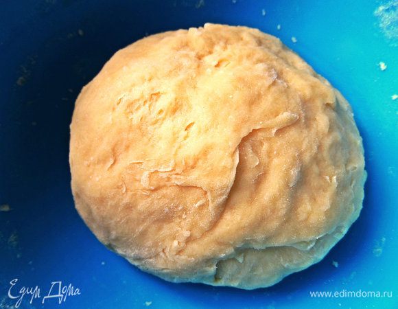 Тесто накрываем и даём отдохнуть полчаса.