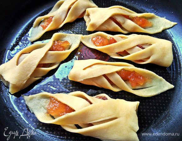 Печенье переносим в смазанную форму.