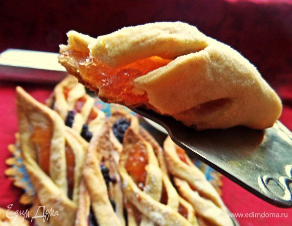 Снимаем пробу рассыпчатого вкуснейшего печенья!