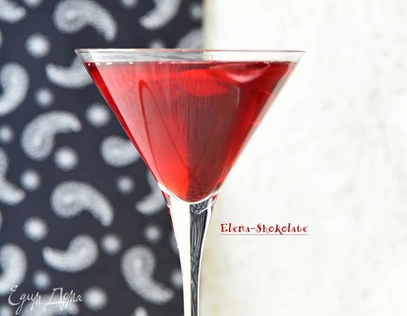 Свежий и вкусный витаминный напиток готов. Угощайтесь! 
