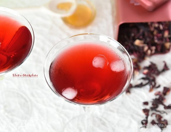 Подавать с кусочками льда.