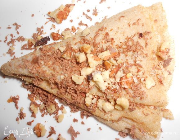 Жарить на горячей сковороде с антипригарным покрытием. 
Добавить начинку и карамельный топинг по вкусу.
Начинку я готовлю по вкусу.
Творог, мясной фарш обжаренный с луком, жидкий горячий шоколад, крем сабаньон, натертый на крупной терке манго, изюм с орехами и курагой.
Думаю, у Вас будет много хороших мыслей, как вкусно готовить еду. 
