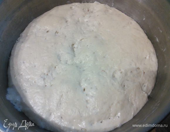 Так выглядит тесто после двух суток расстойки в холодильнике. 