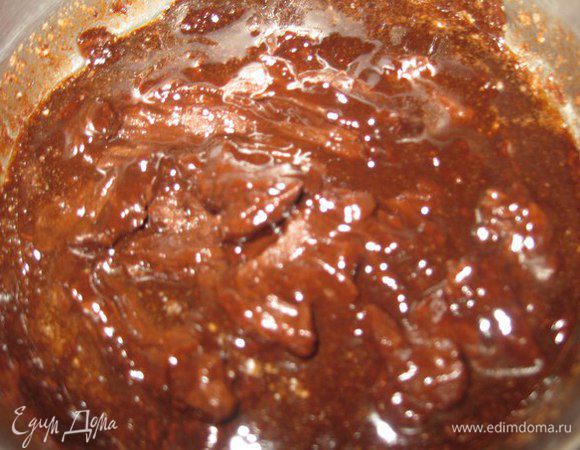 Растапливаем на водяной бане шоколад и масло.