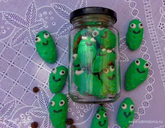 "Закатать" в баночку и подарить кому-нибудь. Ну, а мы их тут же съели. С молоком очень вкусно было и не опасно! :)
Приятного аппетита!