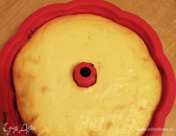 Запекать запеканку 35-40 мин в заранее разогретой духовке до 180С. Когда запеканка будет готова, дать ей остынуть. Потом можно ее обмазать шоколадом, но это уже будет львовский сочник. Приятного аппетита!