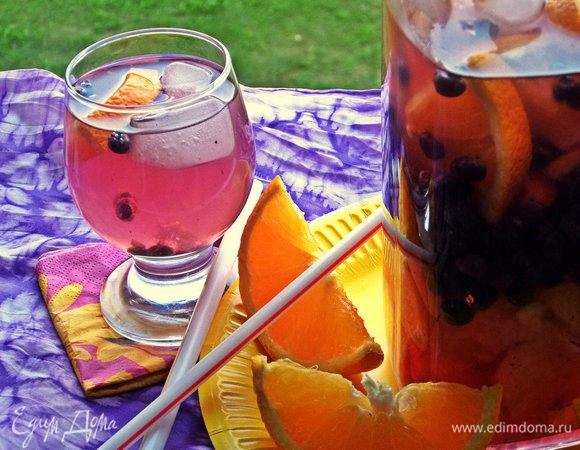 Или добавить лёд в бокал, а кувшин убрать на ночь в холодильник.