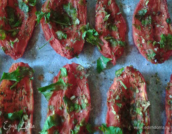 Когда 1,5 часа истекли, готовые помидорчики остужаем. Вот какие они после "сауны".