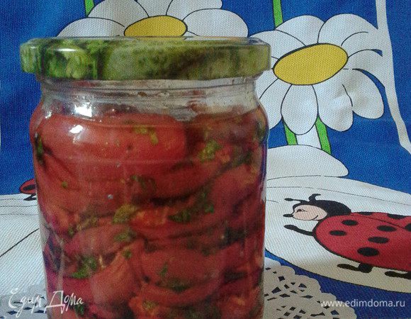 Отправляем наше сокровище в холодильник. Из указанной порции вышло 60 лепесточков, которые уместились в 1 баночку на 0,5 л. Приятного аппетита!