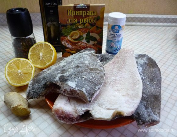 Камбалу средних размеров очистить от чешуи и внутренностей, убрать голову, затем хорошо промыть.