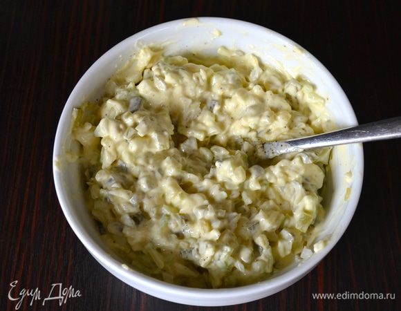 Смешать нарезанные овощи с майонезом; посолить и поперчить по вкусу. Перемешать. Заправка готова!
