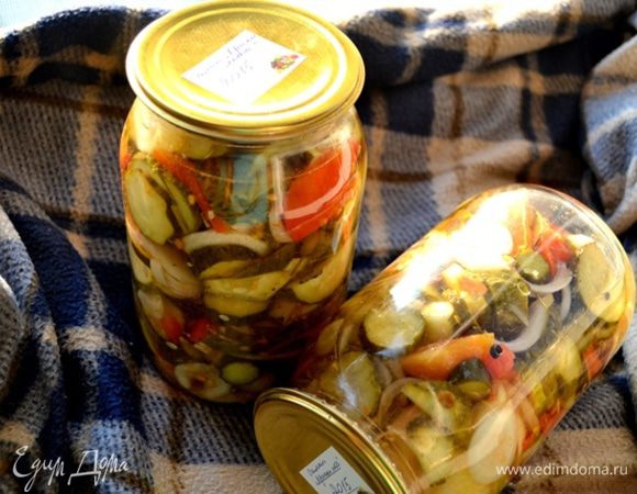 Закатываем и укутываем одеялом банки до полного остывания. 

Приятного вам аппетита в зимние месяцы!