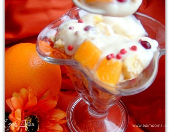 Подаем с йогуртом. Посыпаем клюквой.
Витамины в каждой ложке!