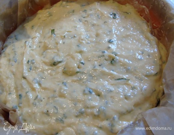 Сверху нектарин вылить тесто. Выпекать в разогретой до 180С духовке 30-40 минут. Готовность проверить зубочисткой.  Дать постоять пирогу минут 5 и осторожно перевернуть на тарелку. 