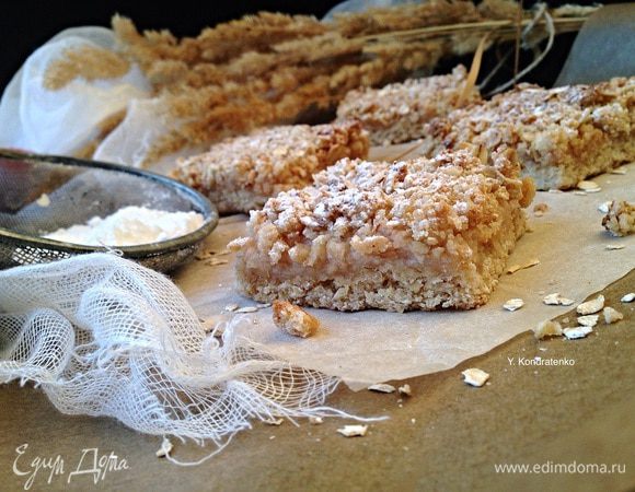 Готовому пирогу дать остыть и подавать к столу! Можно нарезать порционно и подавать в виде пирожного!
Приятного аппетита! :)