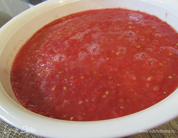 Помидоры пропустить через мясорубку.