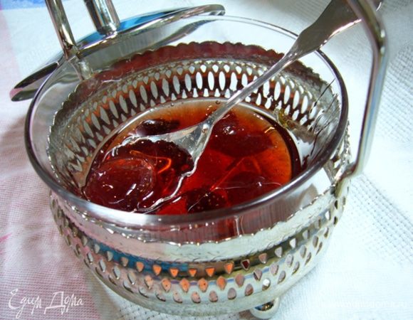 Раскладываем в стерильные теплые банки, герметично закрываем.