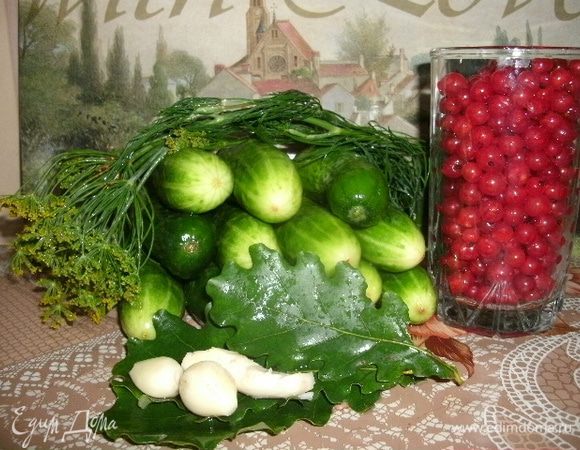 Все ингредиенты намоем, банки и крышки простерилизуем.