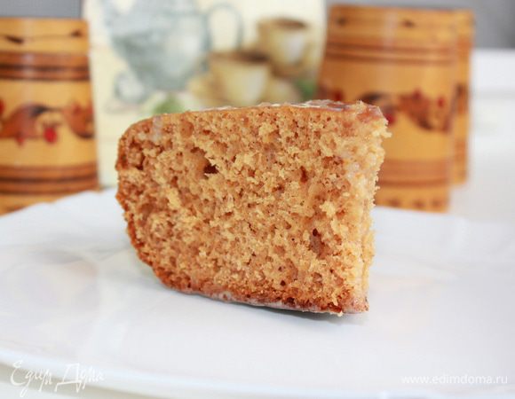 Включить режим «выпечка» на 1 час (для мультиварок мощностью 700ВТ и менее на 1ч 20 мин).  По истечении часа вынуть кекс из мультиварки, перевернуть его кверху дном и положить обратно в мультиварку, повторно включив режим "Выпечка" на 25 минут. Таким образом, получится зажарить и верхнюю корочку.