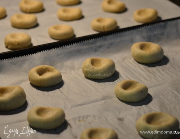 Придавить каждый шарик большим пальцем.