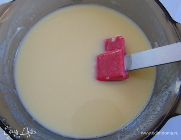 Шоколад растопить со сливочным маслом.