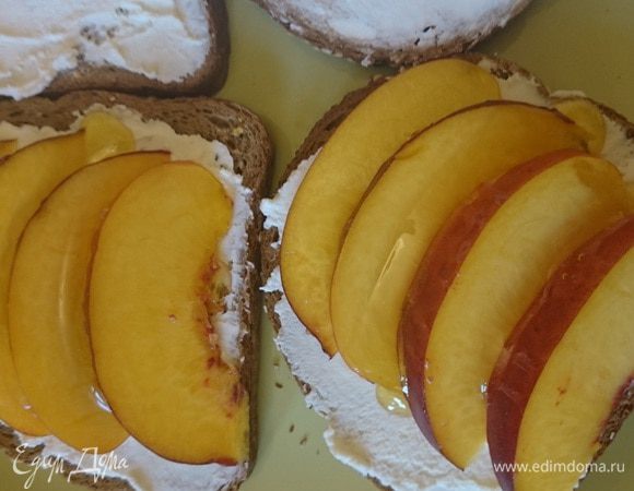 Поливаем медом.