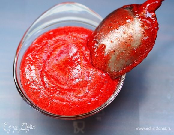 Снять образовавшуюся пену. А кто же из нас, с детства, не знает, что самое вкусное в любом варенье - это П-Е-Е-Е-Е-НКИ!!! Здесь они получаются восхитительно нежные и пузырчатые...