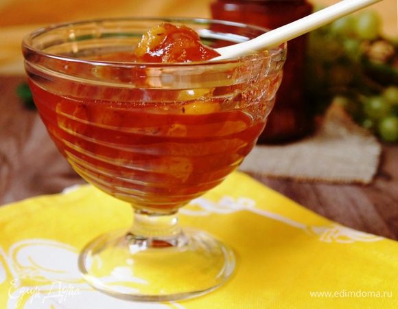 Добавить упаковку «Желфикса», хорошенько размешать смесь. Все довести до кипения и разложить в стерилизованные, горячие банки, закрыть. Часть конфитюра я решила измельчить блендером, в однородную массу. Но нам всем ГОРАЗДО больше понравился вариант с целенькими виноградинками!! Очень нежно и вкусно. Думаю, что можно смело уменьшить количество сахара в рецепте и взять его 600-700 г на 2 кг фруктов, особенно если виноград у вас очень сладкий. Так как даже из моего, кислого винограда, получился очень сладкий конфитюр! С чайком и хлебушком - просто замечательный, ароматный десерт!!