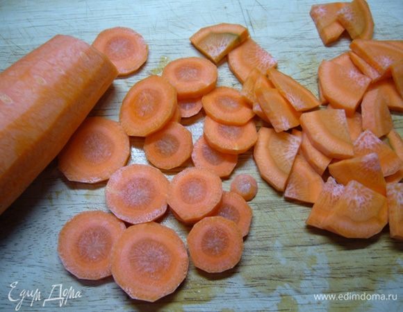 Морковь – шайбочками.