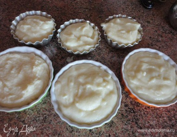 Формочки сполоснуть холодной водой и заполнить горячей массой. Дать остыть не менее 30 минут.