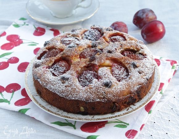 Запекайте пирог при 180°C 45–55 минут.