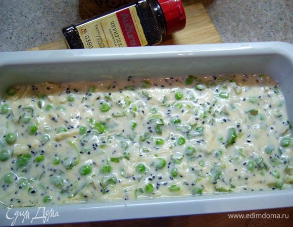 Смазать форму для кексов (длина – 25 см) маслом, выложить тесто.
Отправить кекс в духовку, разогретую до 175 град. на 50-60 минут, ориентируйтесь по своей духовке!
