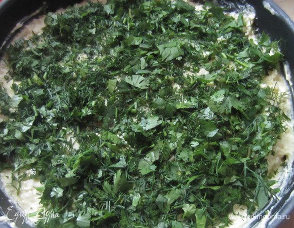 Выкладываем зелень.