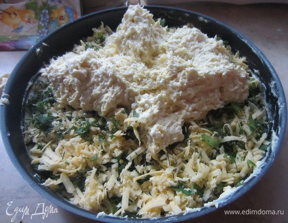 Накрываем вторым слоем теста.