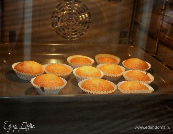 Если у вас сильная духовка корректируйте температуру. 