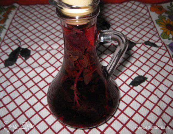 Через 2 недели он становится красивого яркого розового цвета. Мне хватает на 4-5 месяцев. Чем дольше стоит тем становится насыщеннее и лучше.
