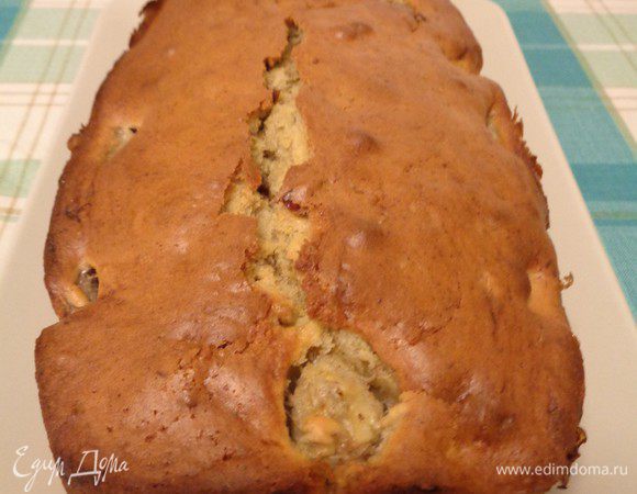 У меня выпекался ровно 40 минут. После 20-ти минут выпечки прикрыла верх теста фольгой.

Получился красивый кекс, с классической трещинкой посредине :)