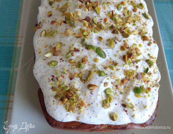 Украсить фисташками.