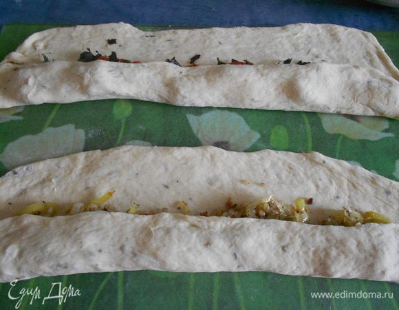 Свернуть рулетом.