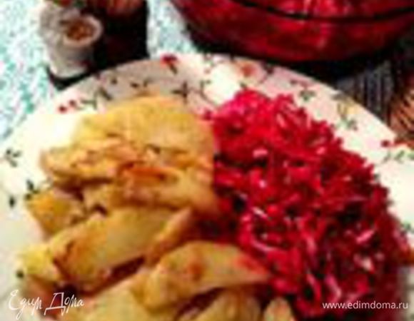 Теперь напомню мои свекольные салатики: http://www.edimdoma.ru/retsepty/47523-svekolnyy-salat-smert-vampiram-dlya-halloween