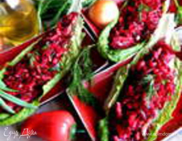 Закуска, достойная праздничного стола: http://www.edimdoma.ru/retsepty/65508-svekolnyy-salat-lodochki