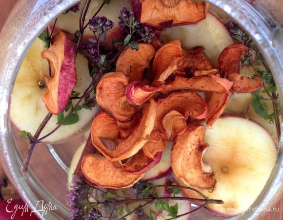 Для аромата я добавляю немного сушеных яблок.